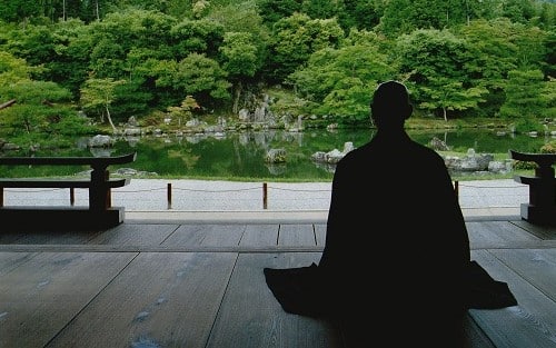 禅の坐禅で瞑想の基本の型、取組みの基本に慣れる